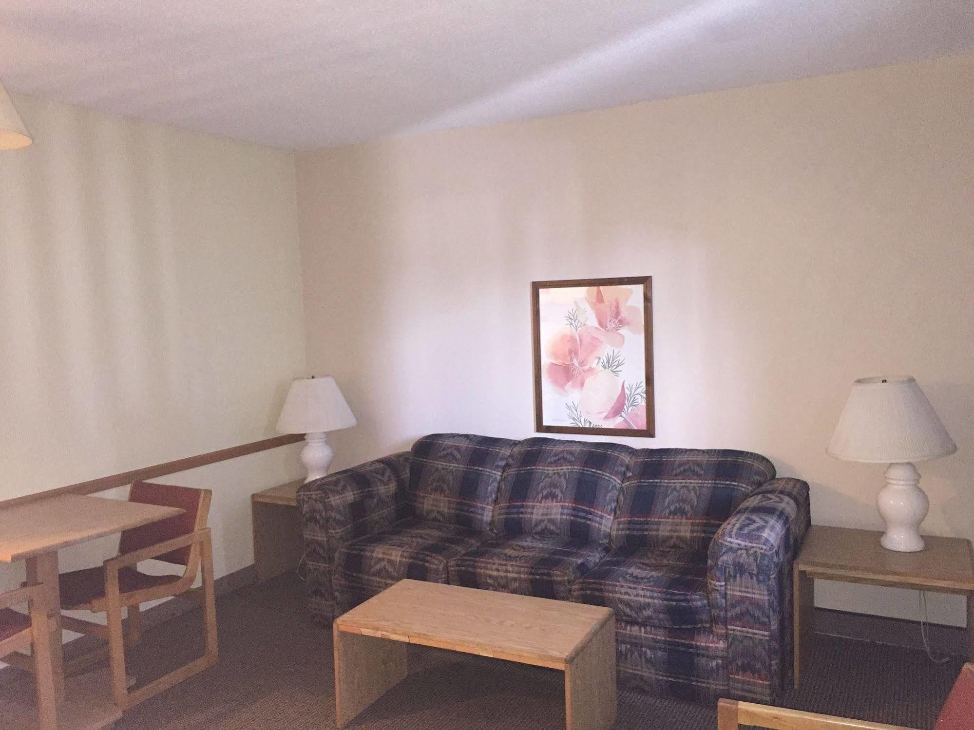 Tyee Village Motel Port Alberni Exterior photo