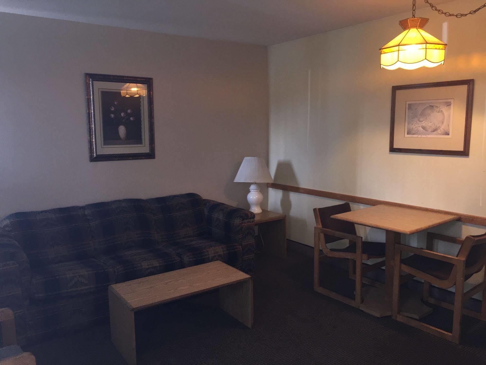 Tyee Village Motel Port Alberni Exterior photo