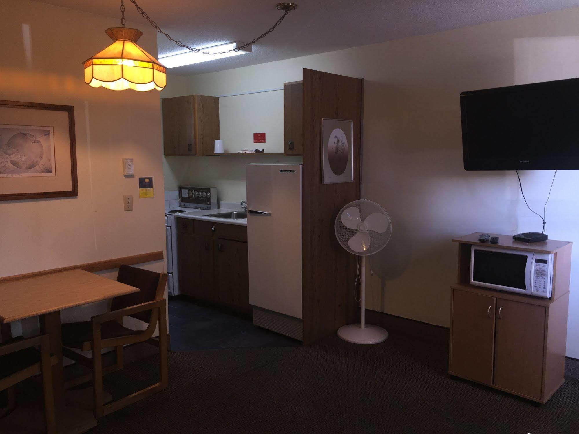 Tyee Village Motel Port Alberni Exterior photo