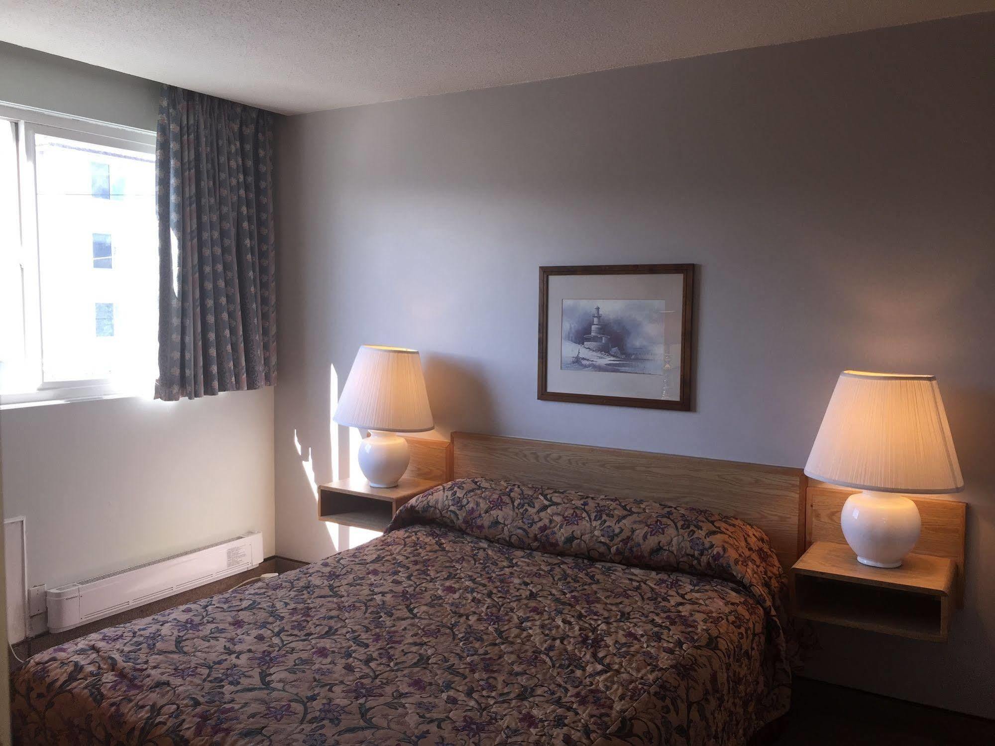 Tyee Village Motel Port Alberni Exterior photo