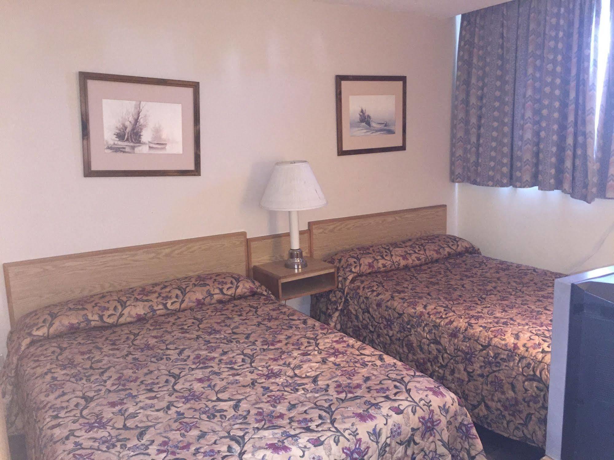 Tyee Village Motel Port Alberni Exterior photo