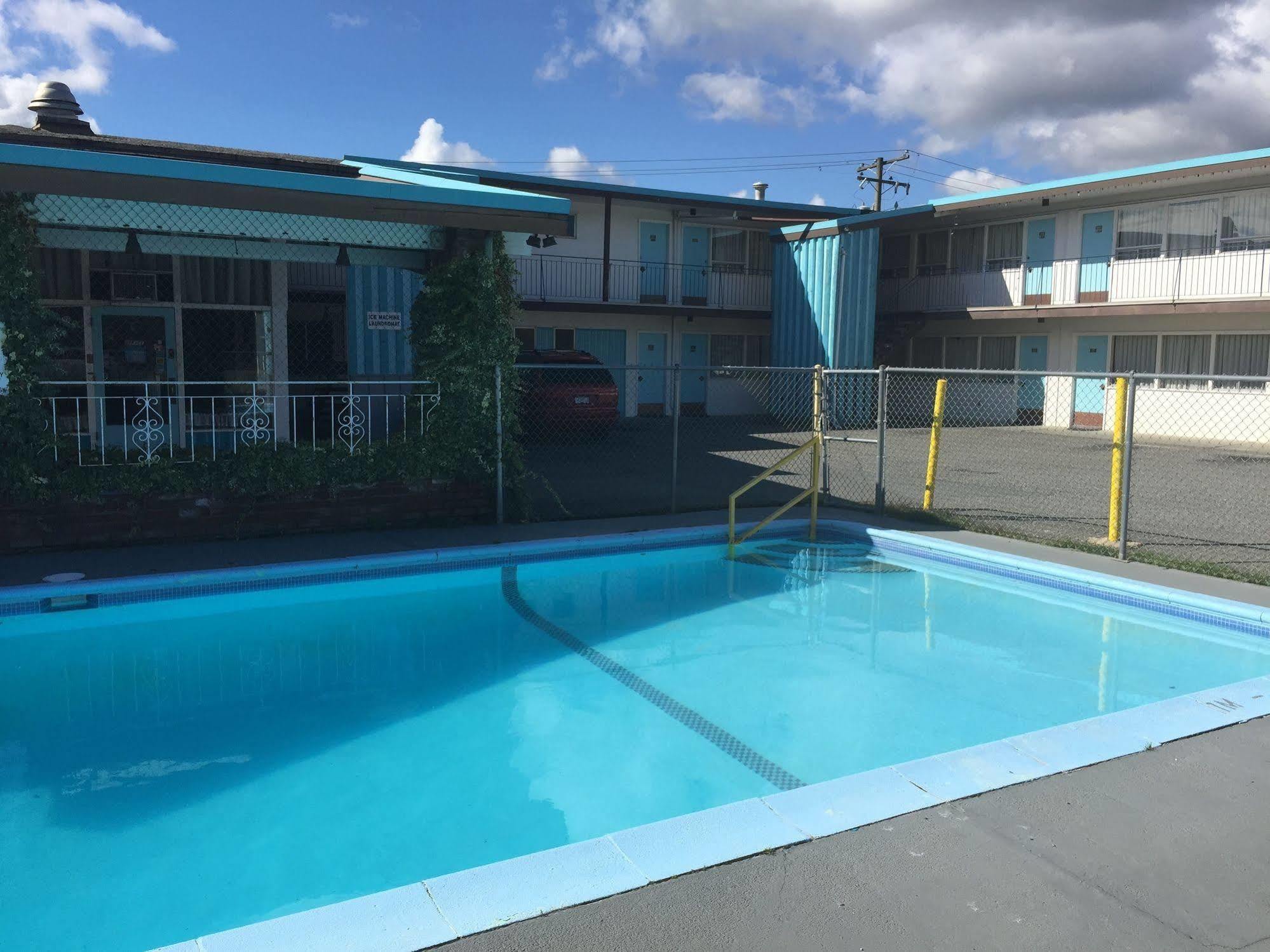Tyee Village Motel Port Alberni Exterior photo